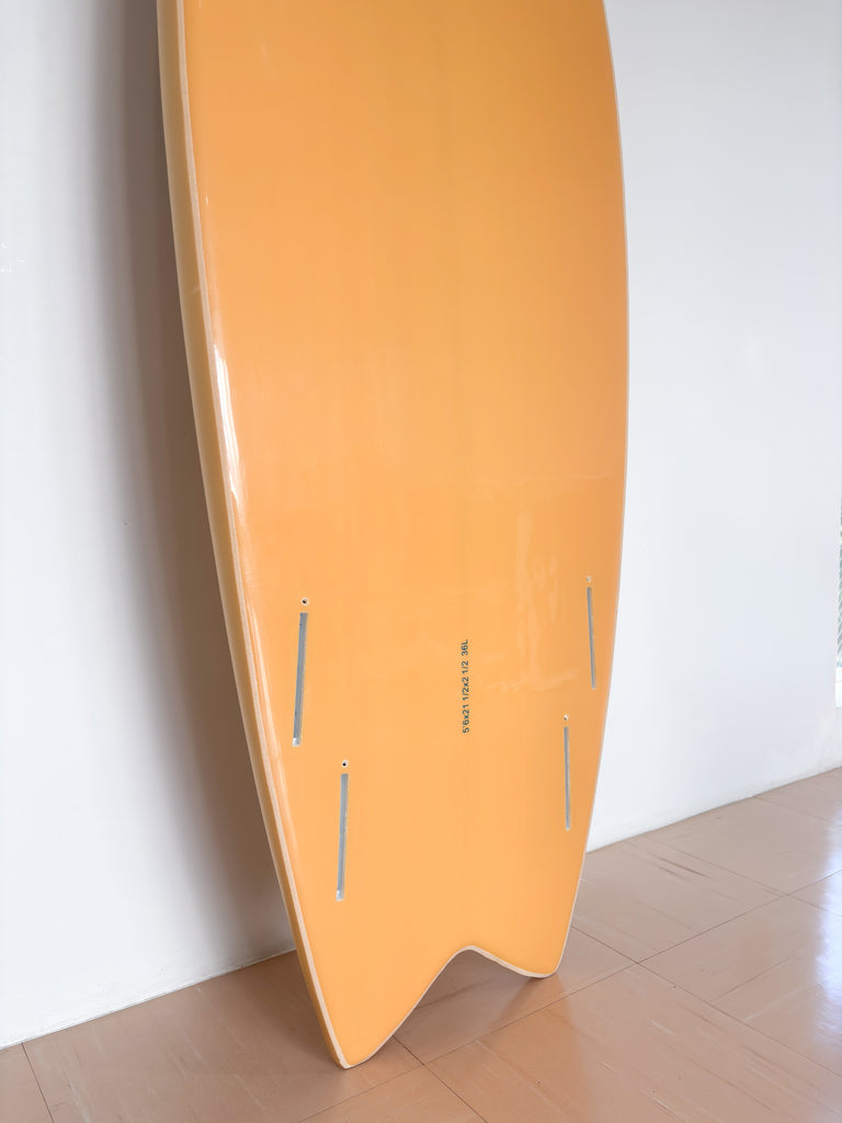 【西濃運輸営業所どめ】ソフトボード 5’6” 36L レトロフィッシュ（新古品）