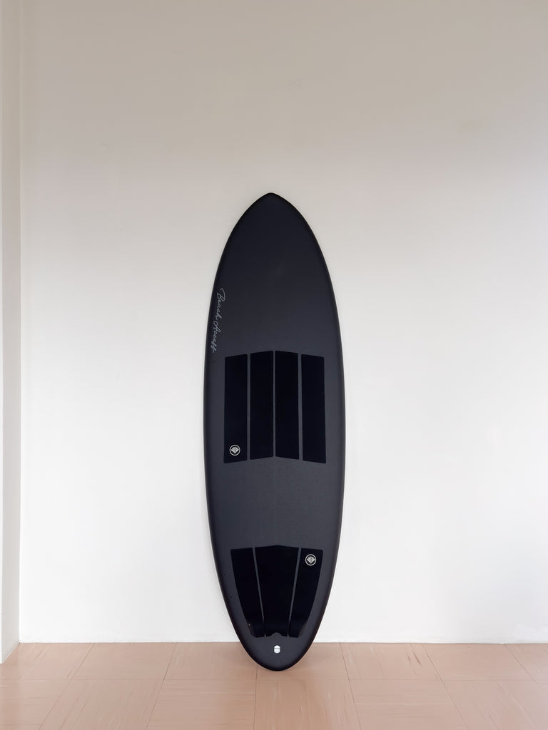 【西濃運輸営業所どめ】（中古）ソフトボード 5’6” 31L ラウンドツイン ※デッキグリップ付き